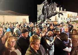 Concentración vecinal contra el deterioro del Castillo de Luna