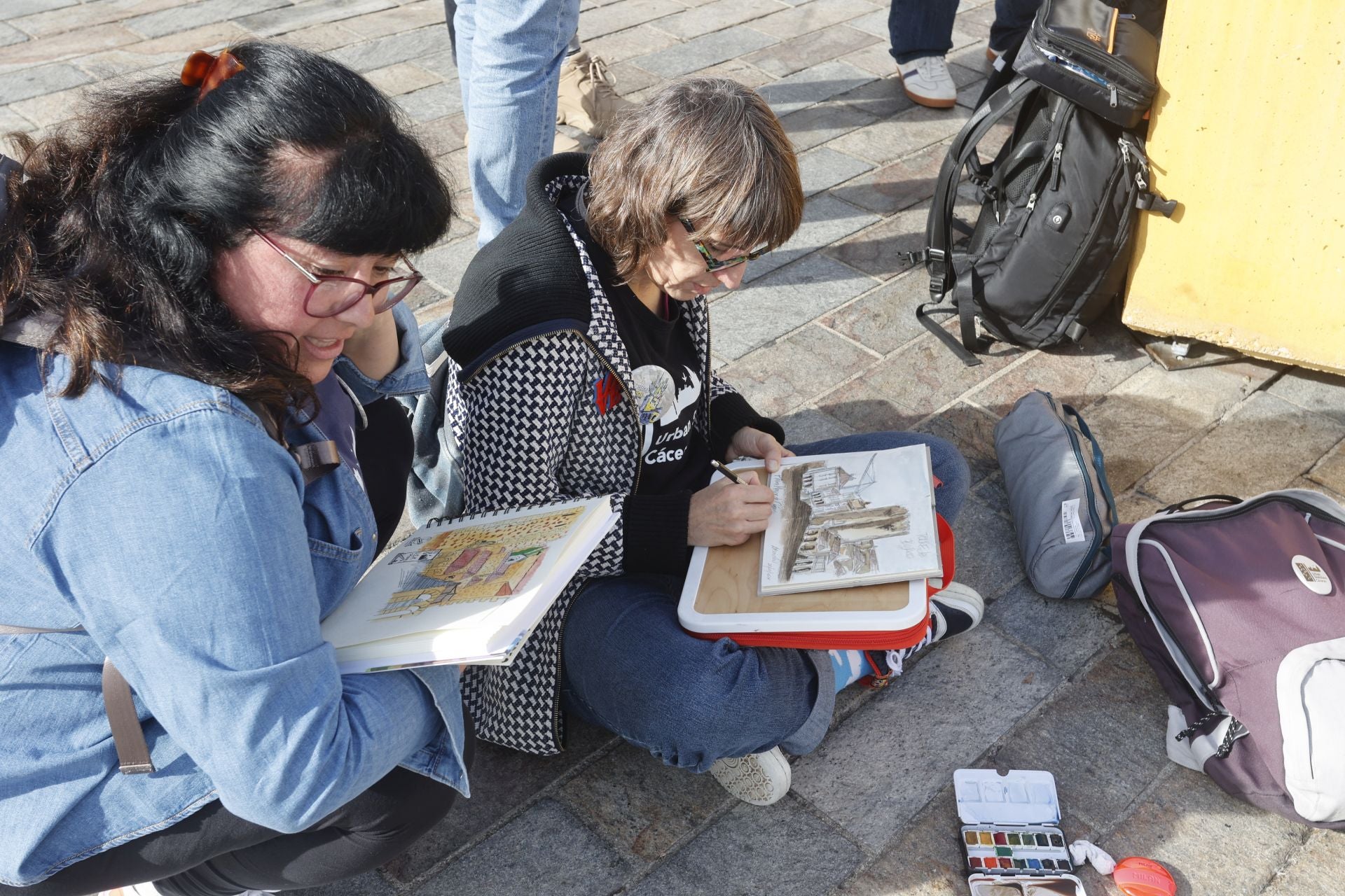 Fotos | Dibujantes en las calles de Cáceres