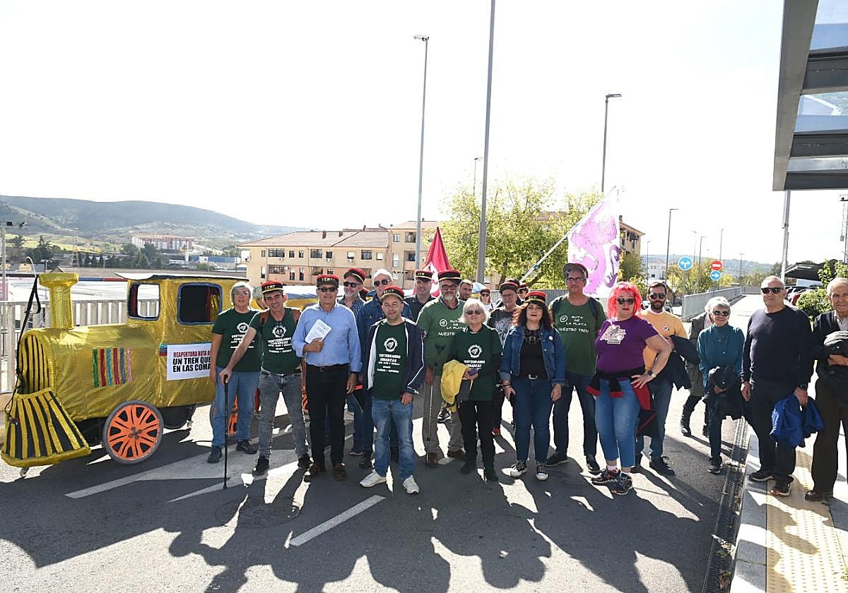 qManifestación paralelaVarios colectivos se desvincularon del encuentro e hicieron una marcha paralela.