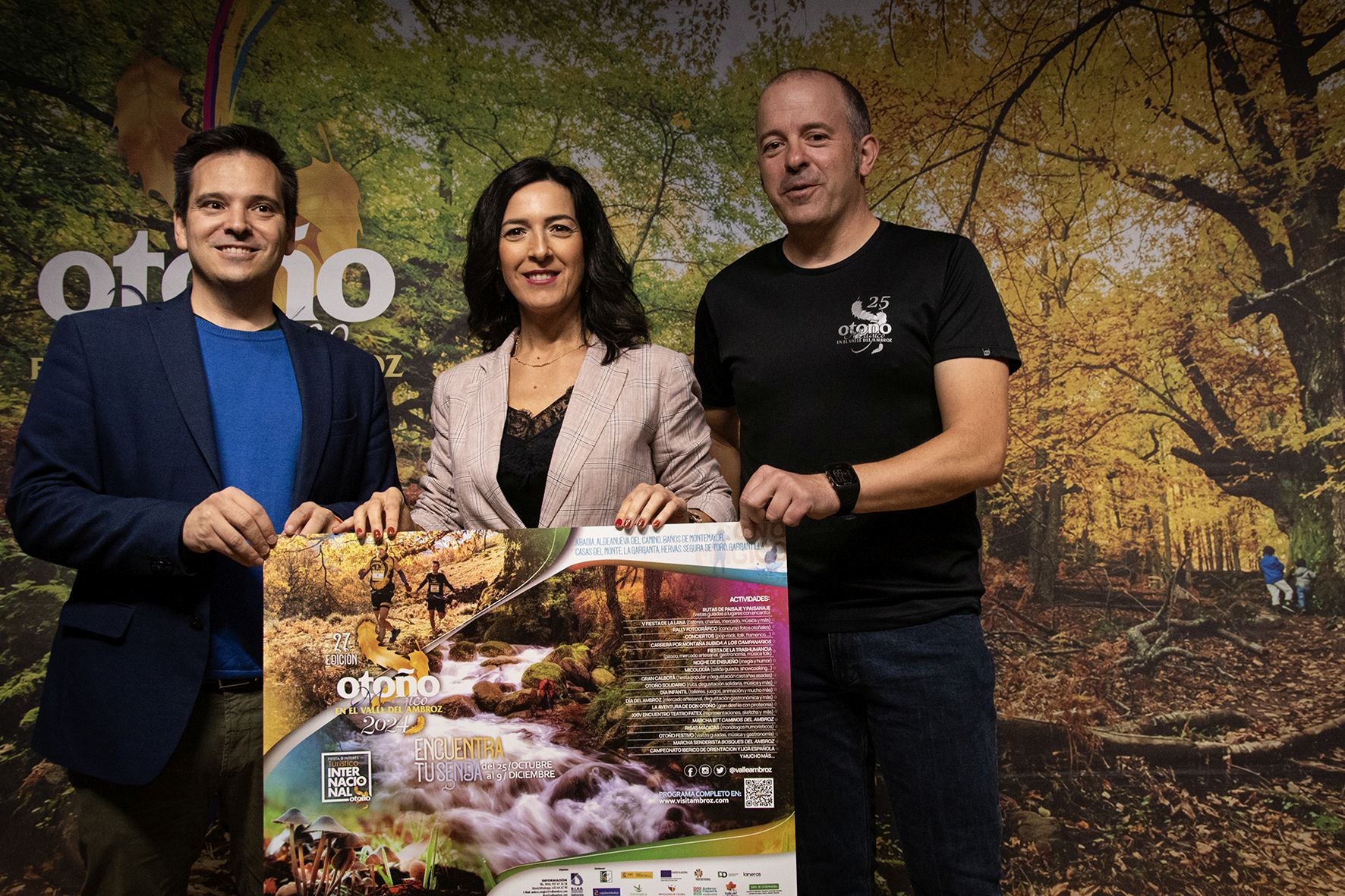 Óscar Mateos, Esther Gutiérrez y Diego Curto, en la presentación del Otoño Mágico del Ambroz en la Diputación de Cáceres.