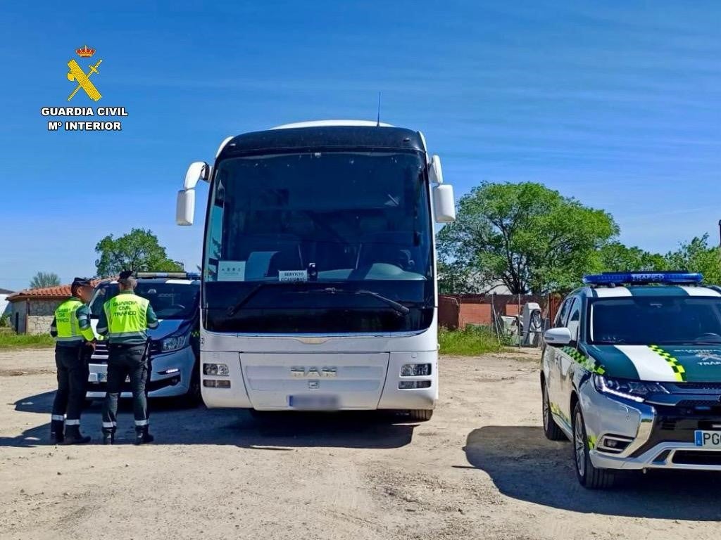 Interceptan al conductor de un autobús escolar sin el carnet adecuado