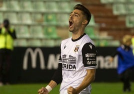 Liberto Beltrán celebra el primero de sus dos goles del pasado domingo.