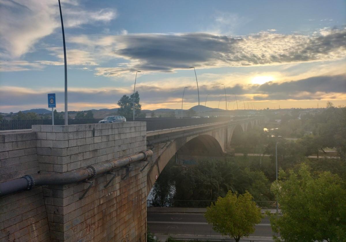 Estructura del puente Fernández Casado vista desde la plaza de toros.