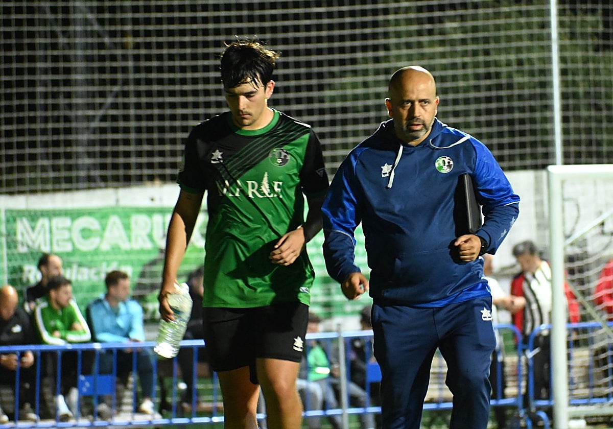 Martín Fernández (derecha) en el partido de la fase previa ante el Playas de Sotavento.