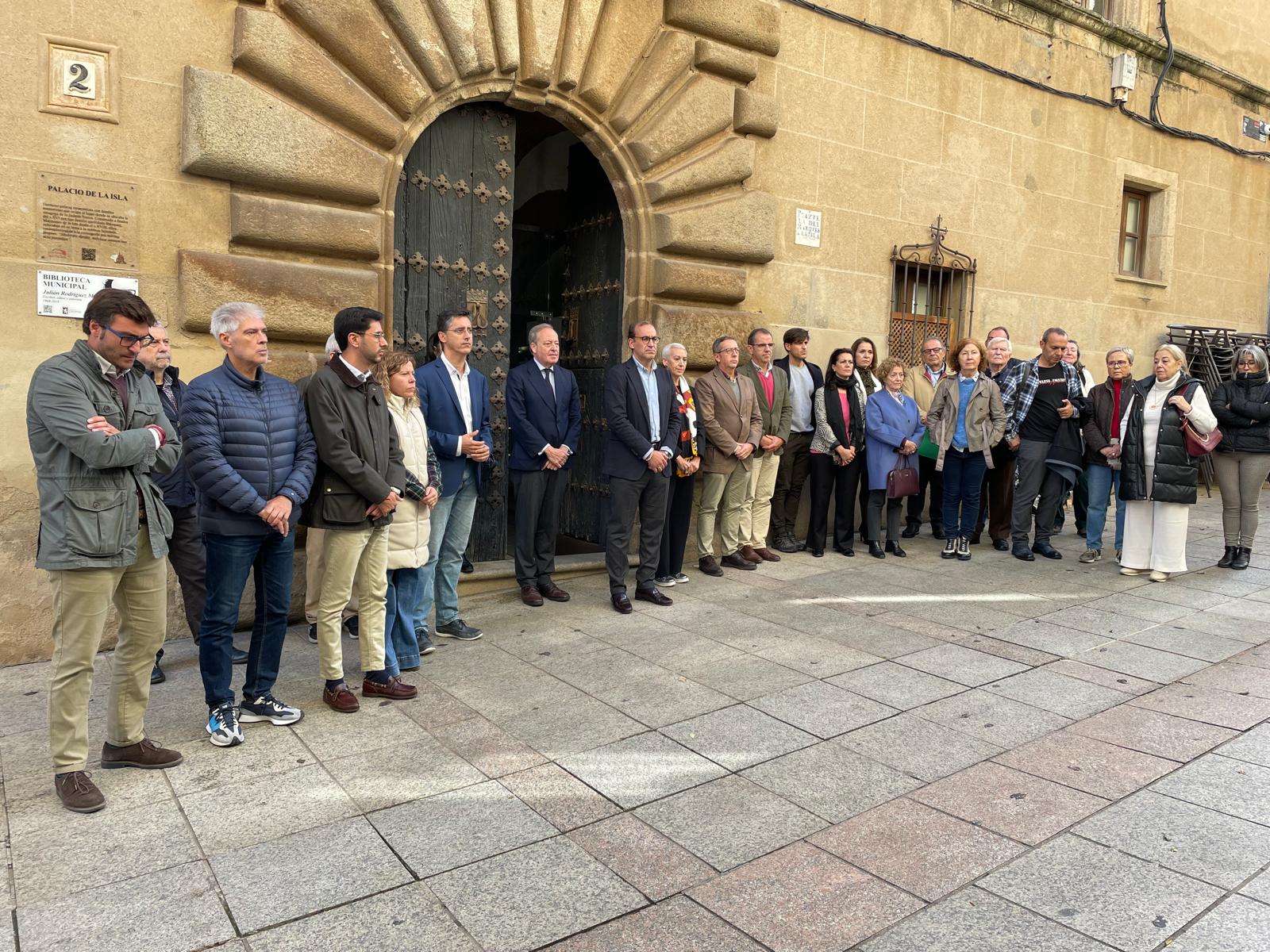 Minuto de silencio en Cáceres.