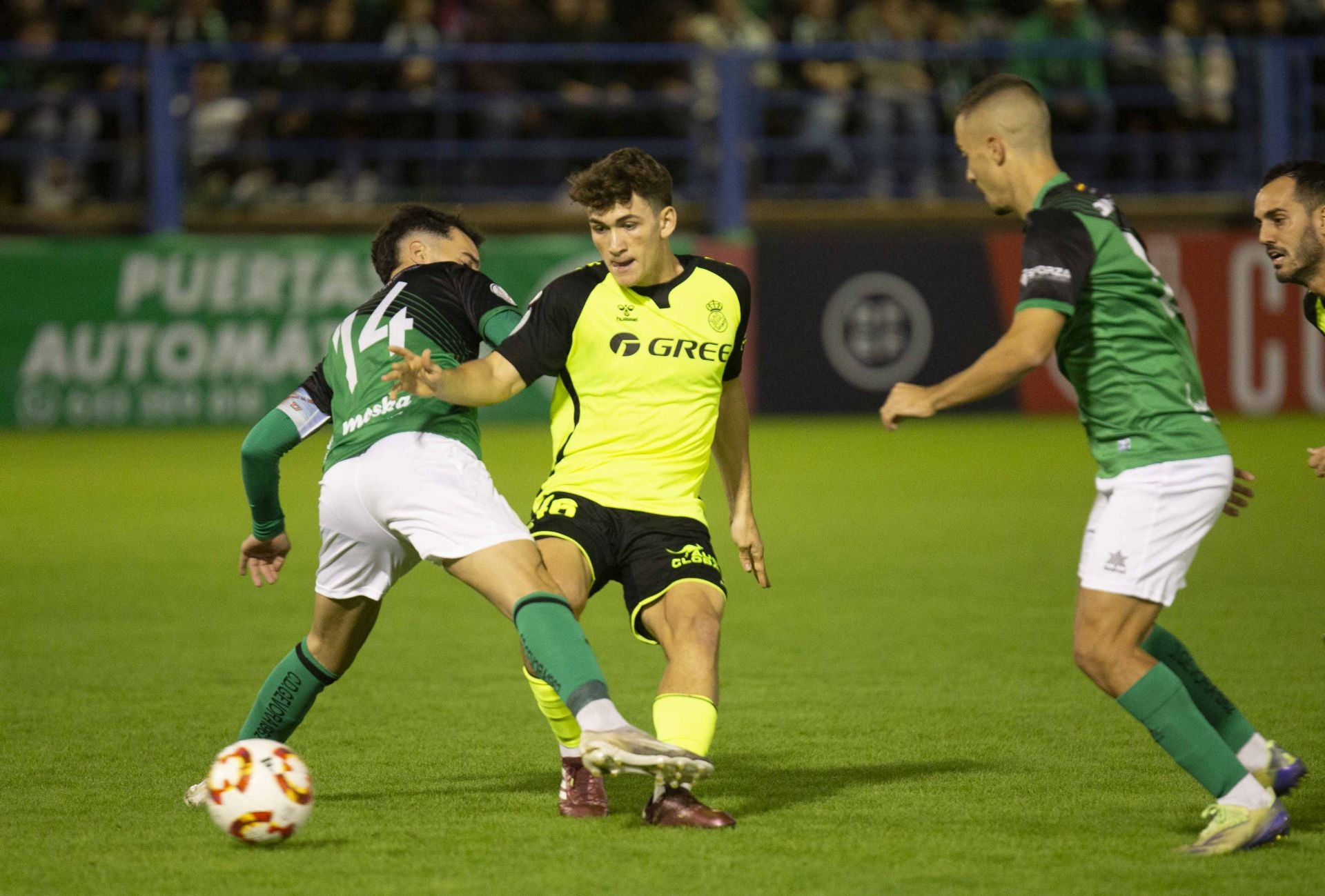 Fotos | El Betis golea al Gévora en el Francisco de la Hera
