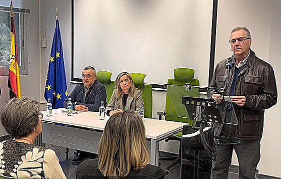 El alcalde se dirige a los presentes en el CID Lácara-Los Baldíos