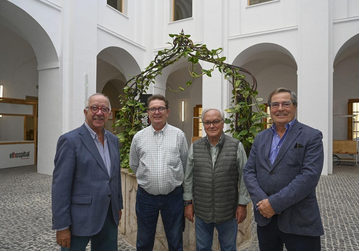 José Chacón, Jesús Ramos, Antonio Jesús Rodríguez y Juan José Jiménez formaron parte de la primera promoción de enfermeros extremeños.