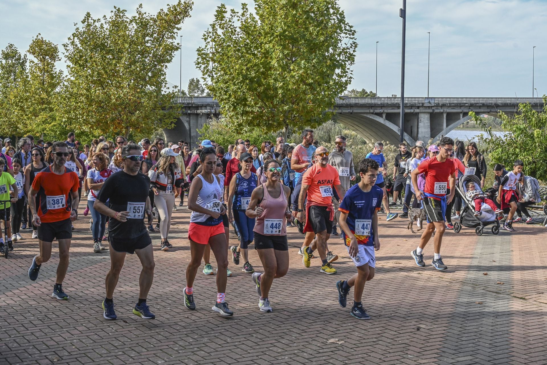 Fotos | Badajoz se solidariza corriendo con los afectados por la DANA