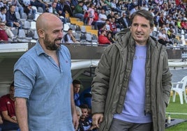 Cidoncha junto a Luis OIiver Sierra en su último partido como entrenador del Extremadura.