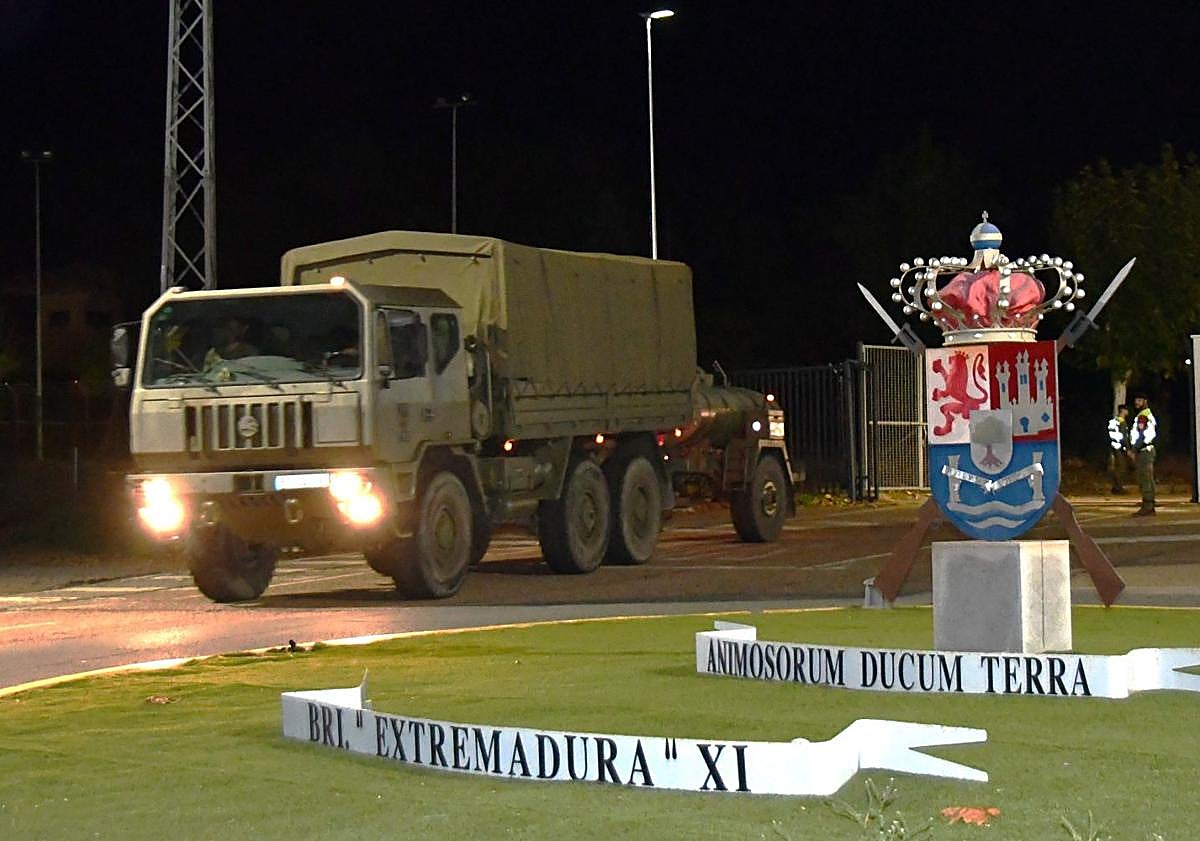 Imagen principal - Un segundo contigente de la Base General Menacho parte hacia Valencia para ayudar a los afectados por la DANA