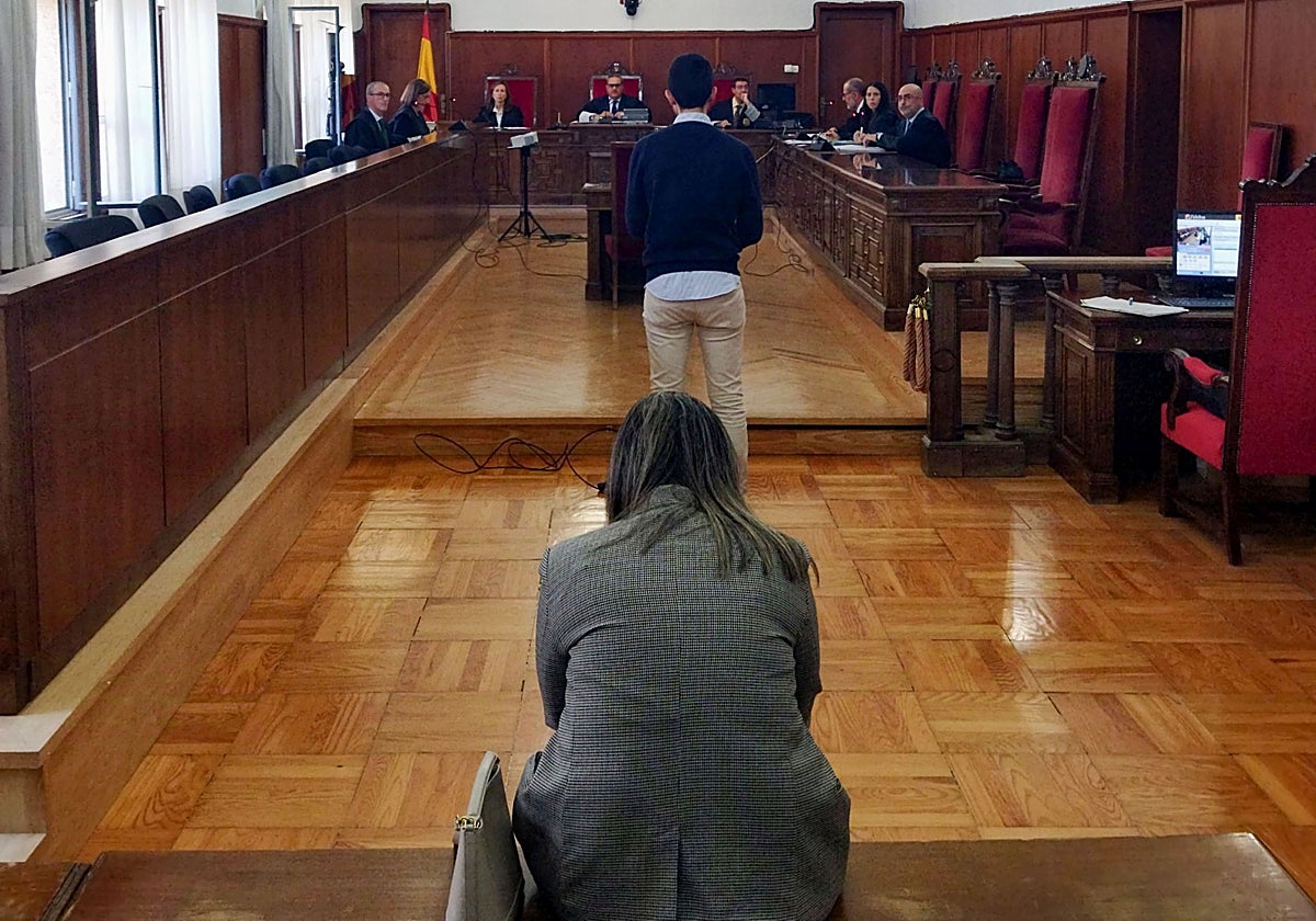 Los procesados durante el juicio que se ha celebrado en la Audiencia Provincial de Badajoz.