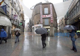 Sistema de protección solar con toldos en San Pedro y Donoso Cortés en 2007.