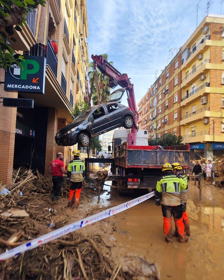 Así trabajan en Valencia los bomberos de la Diputación de Badajoz