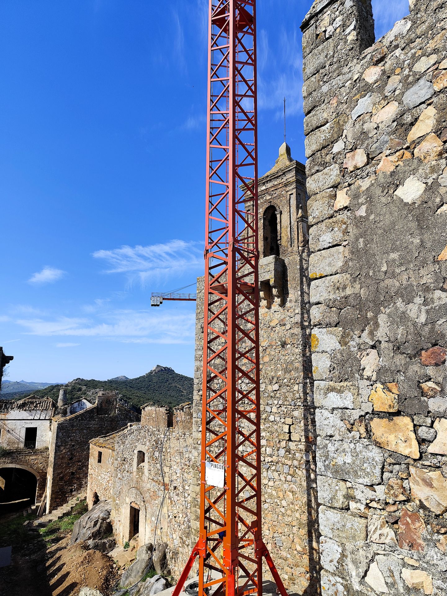 Obras de conversión del Castillo de Azagala en establecimiento hotelero