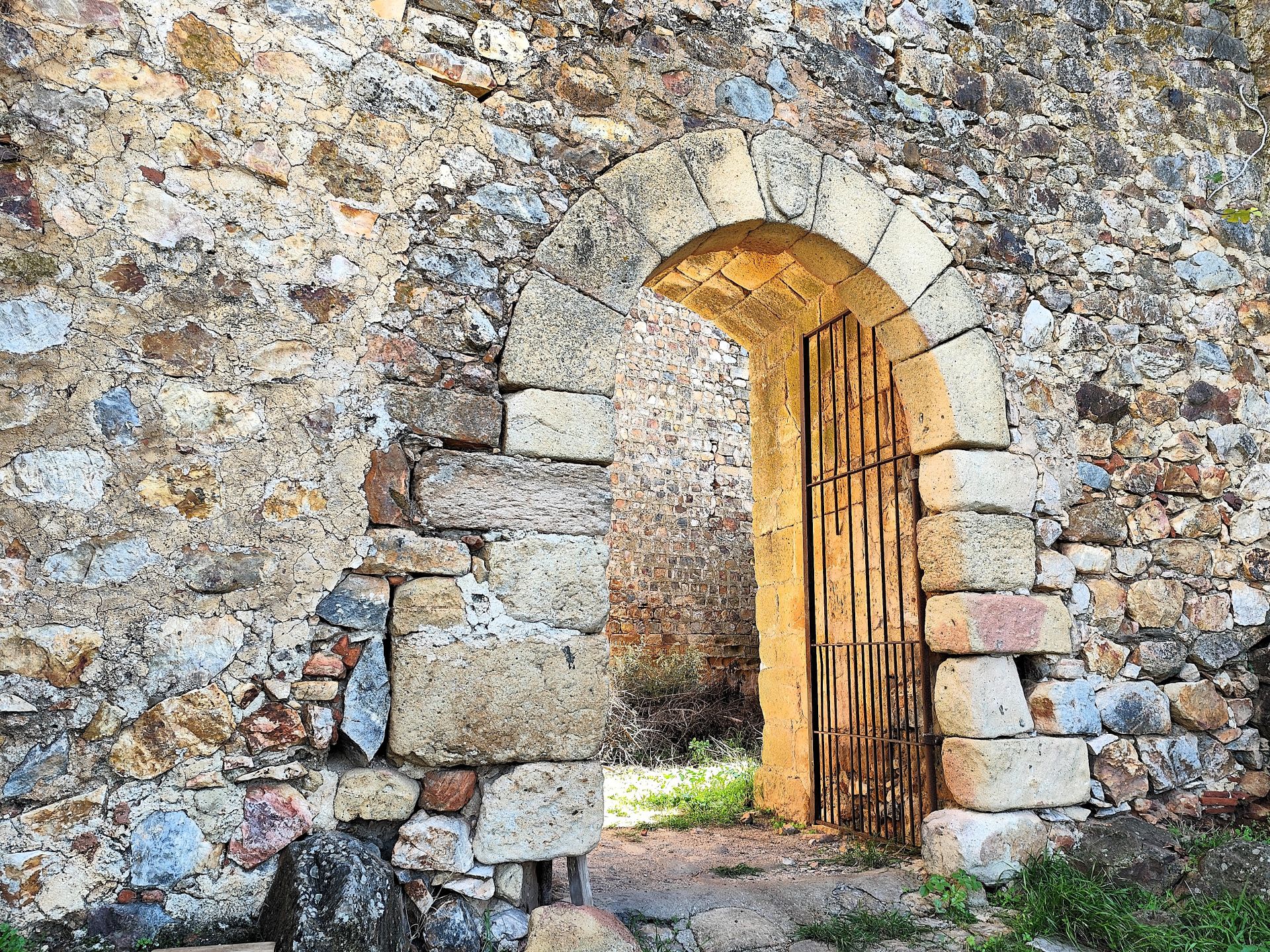 Obras de conversión del Castillo de Azagala en establecimiento hotelero