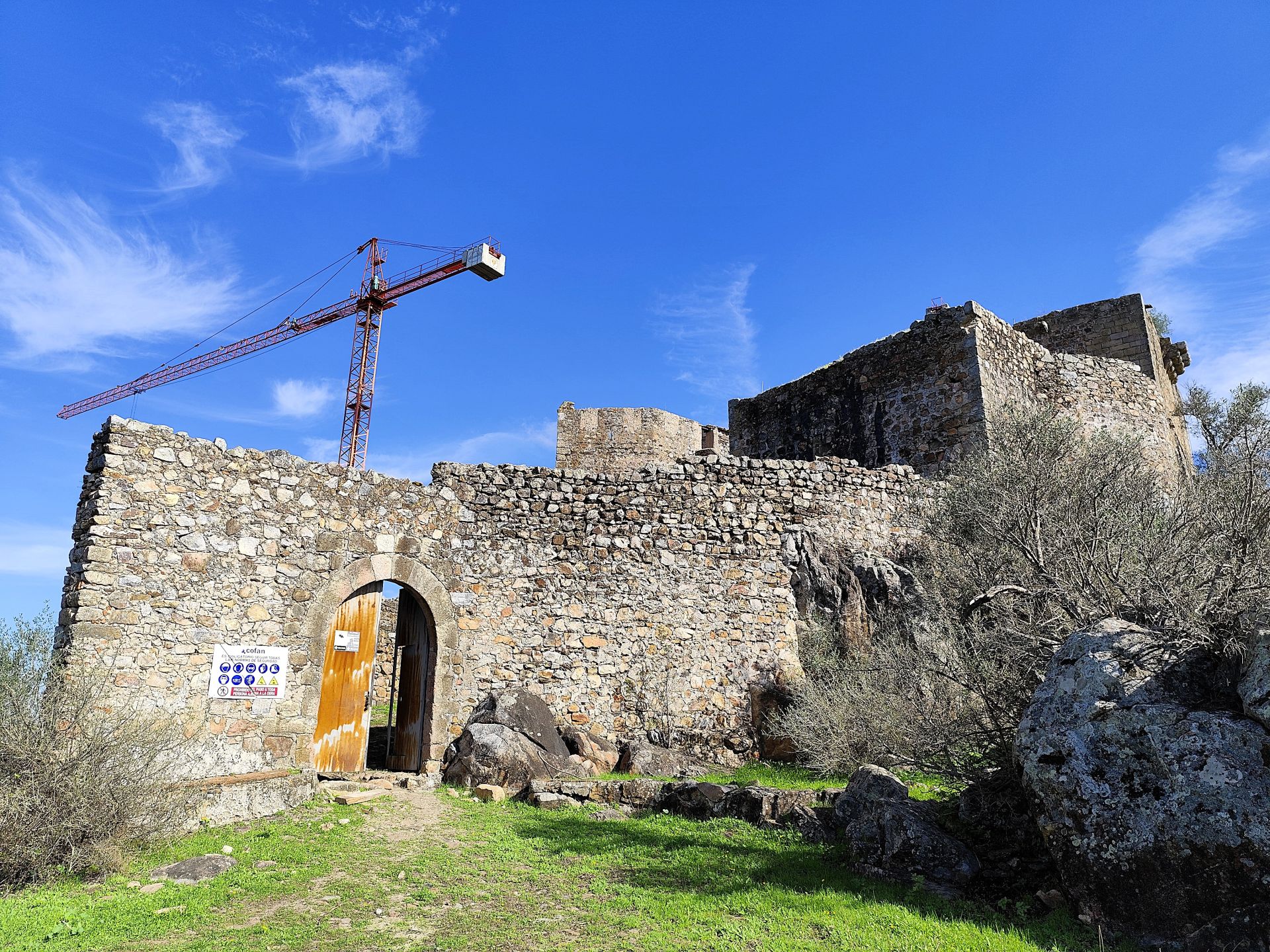 Obras de conversión del Castillo de Azagala en establecimiento hotelero
