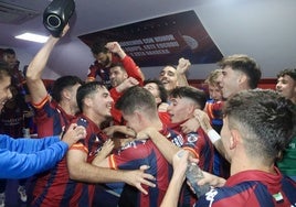 La plantilla azulgrana celebra el pase a la final tras ganar a Las Rozas.