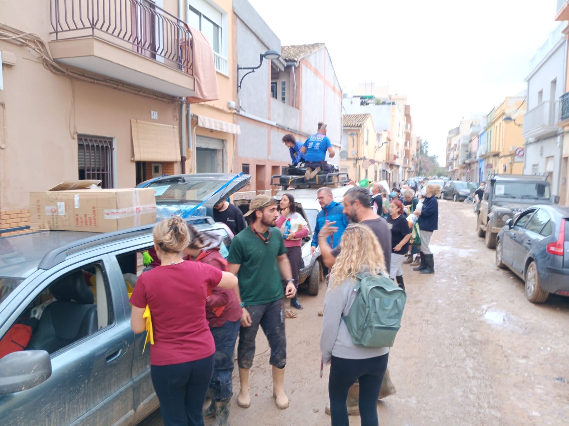 Extremeños que llevan a Valencia «lo que la gente necesite»