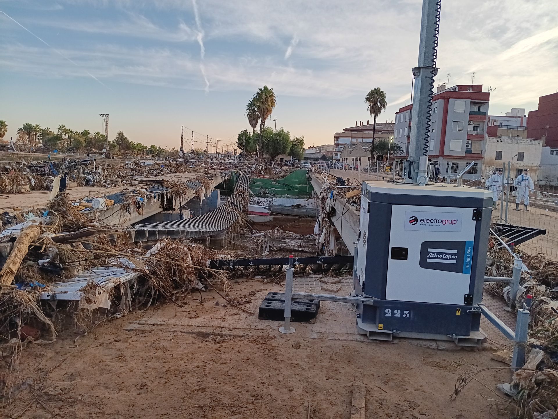 HOY recorre las calles de Paiporta: del fango a los cementerios de coches