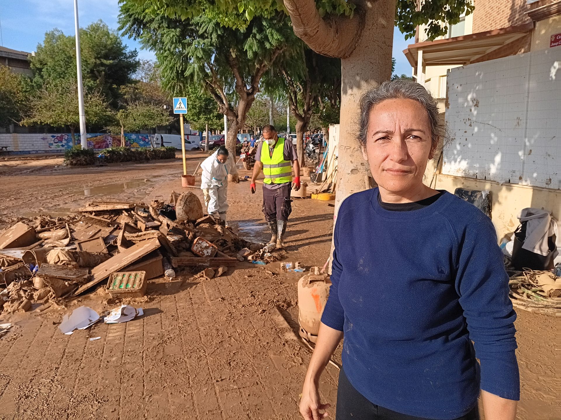 HOY recorre las calles de Paiporta: del fango a los cementerios de coches