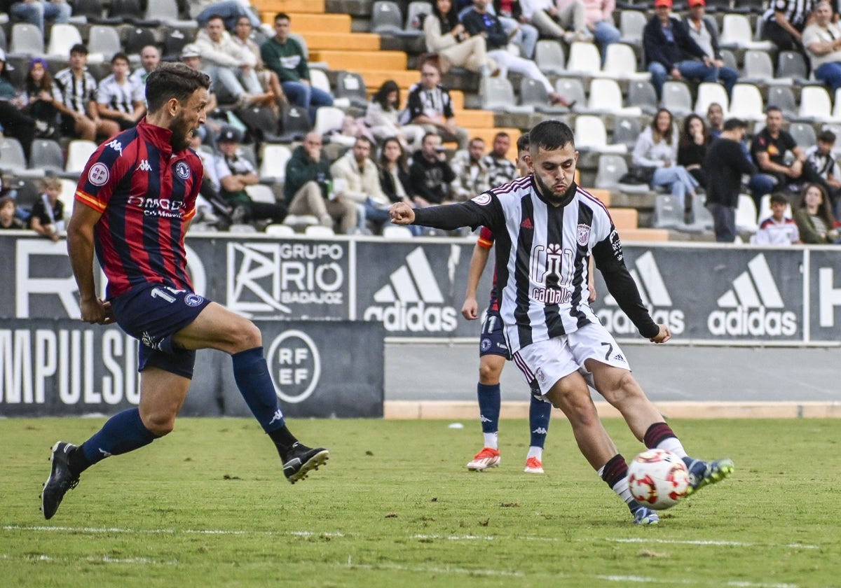 El técnico Luis Oliver Sierra pide a hombres de segunda línea como Bermu más aportación goleadora.