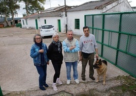 Las hermanas Isabel y Julia Flores junto a sus maridos, Eleuterio y Joaquín.