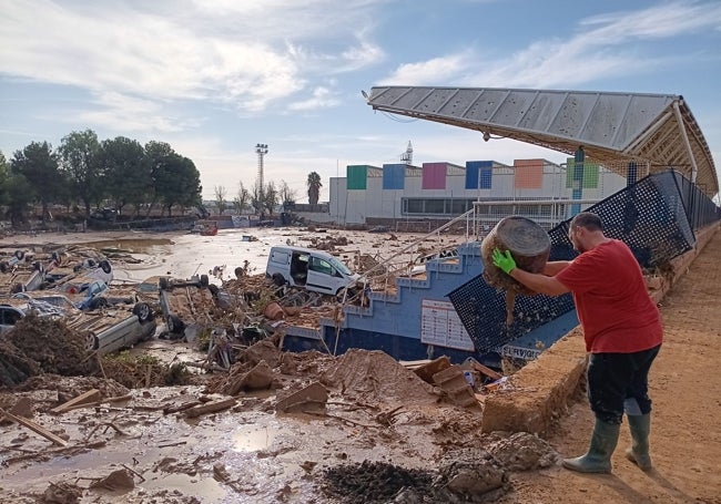 Campo de fútbol de Paiporta este sábado.