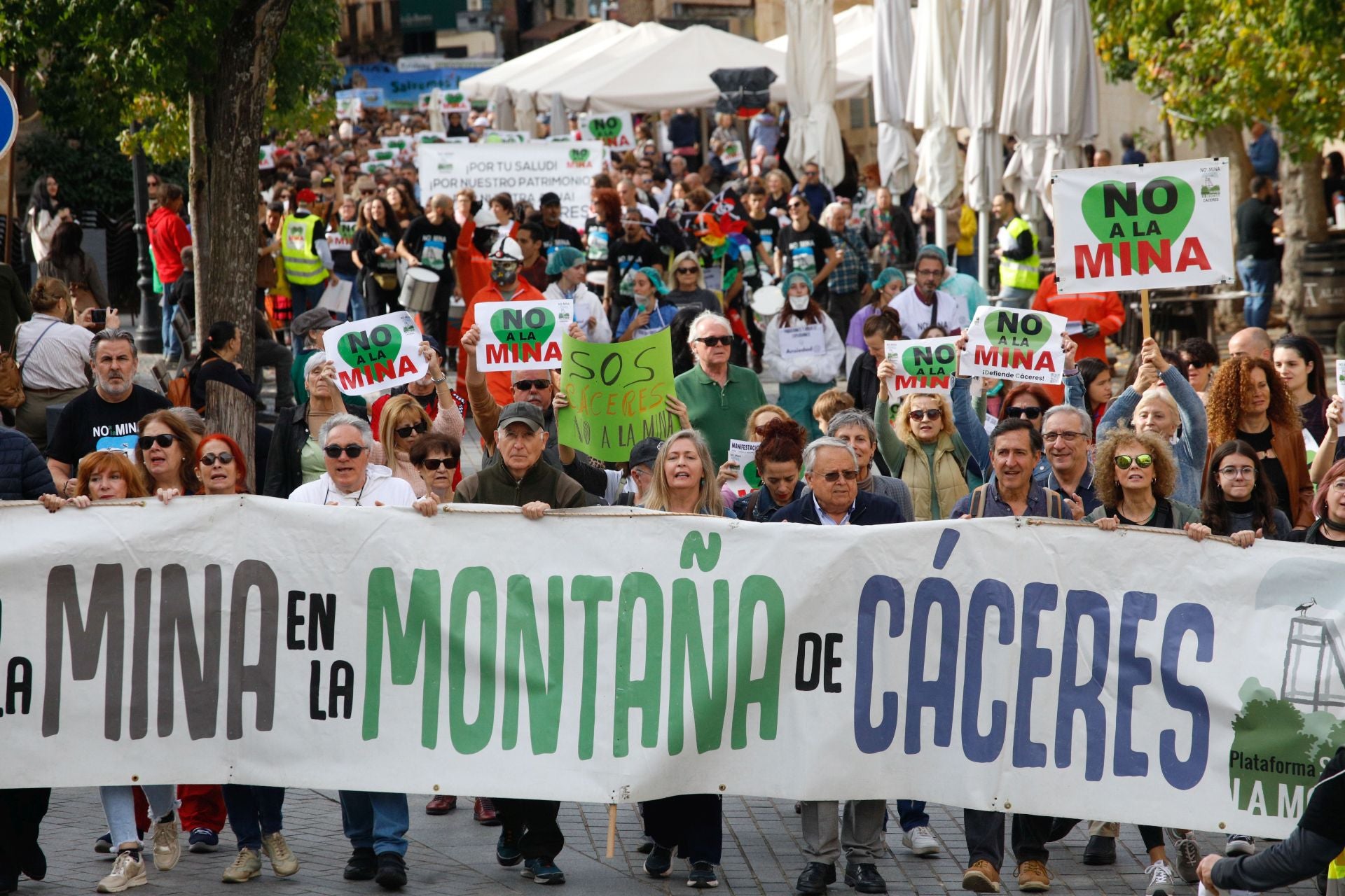 Manifestación contra la mina de Cáceres