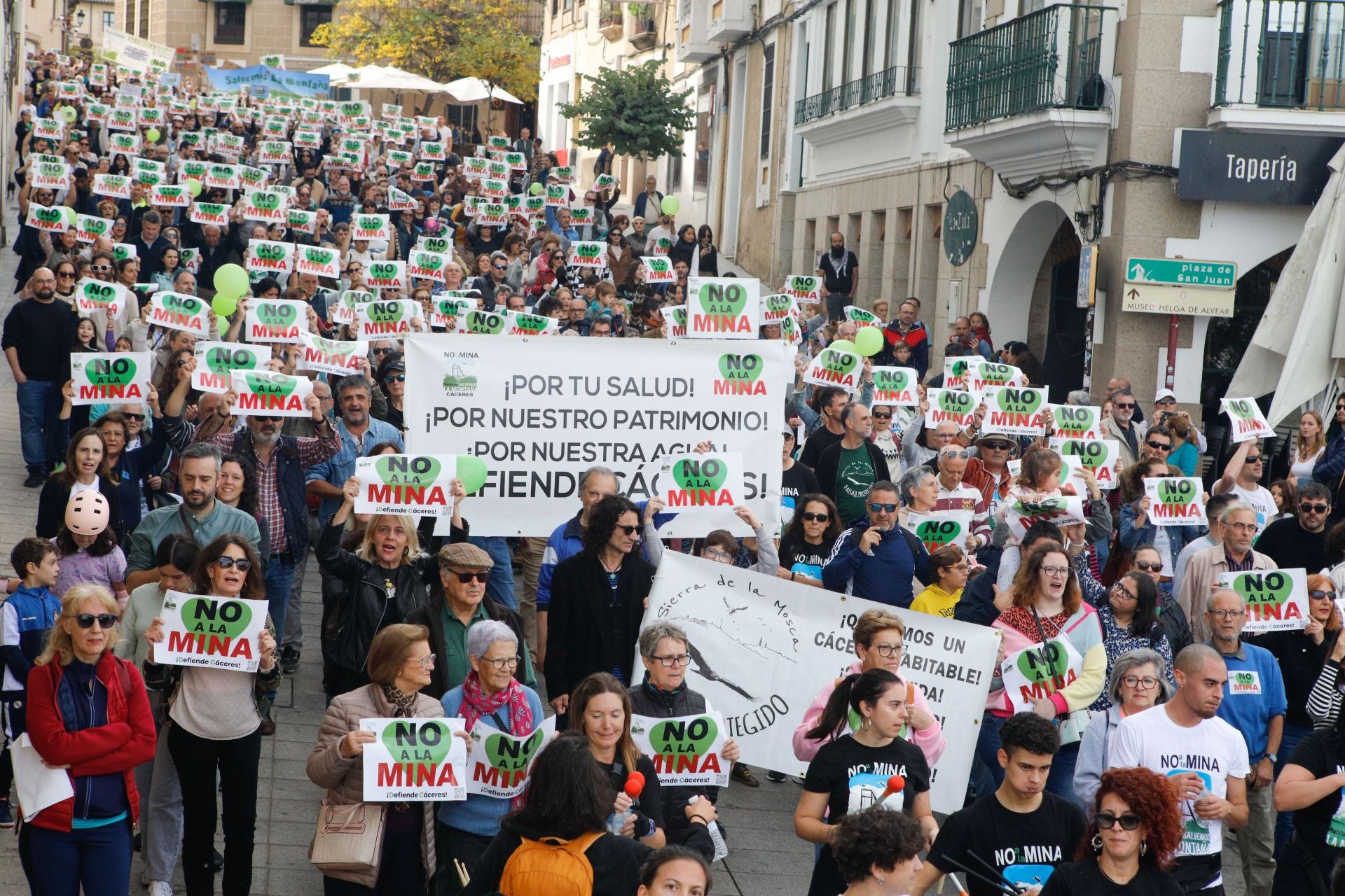 Manifestación contra la mina de Cáceres