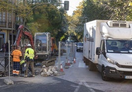 El tráfico rodado se hace más lento en los impares de un tramo de la Avenida de España.