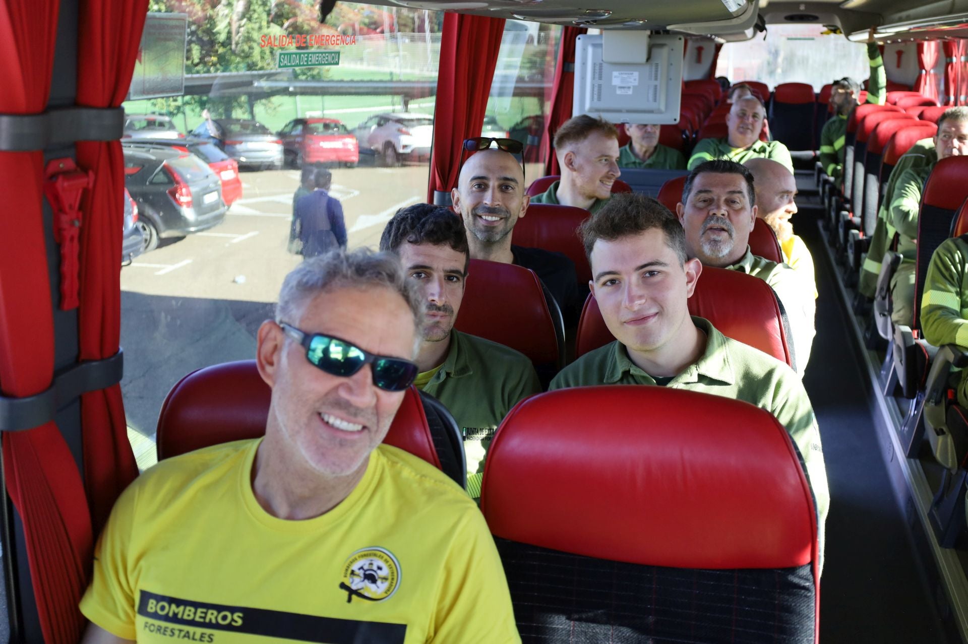 Una nueva expedición de bomberos del Plan Infoex parte hacia Valencia