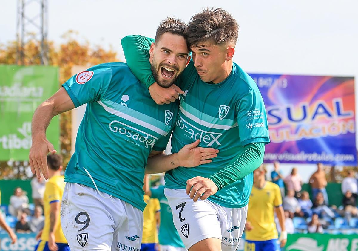 Farrell celebra con Óscar su segundo gol el pasado domingo.