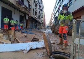 Bomberos del Ayuntamiento de Badajoz en Catarroja el sábado pasado.