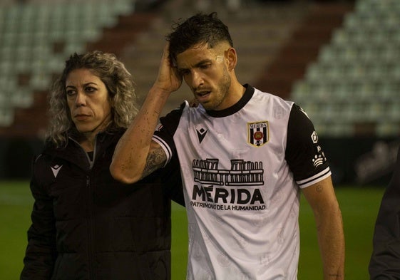 Felipe Alfonso se retira lesionado el día del Alcoyano.