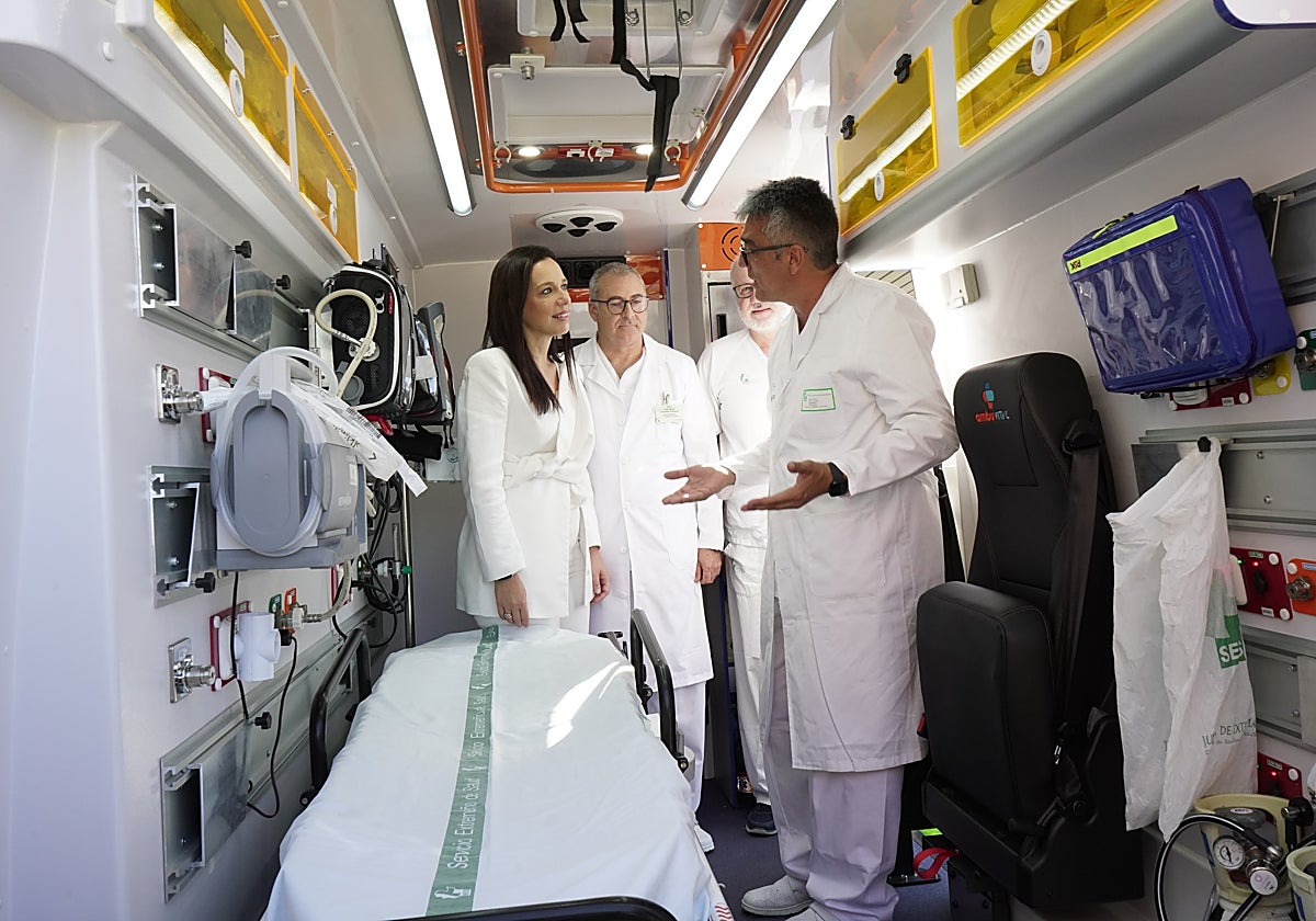 La consejera de Salud, Sara García Espada, en la visita a un dispositivo sanitario.