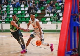 Álex Young fue el MVP del partido del BCB ante el San Fernando.