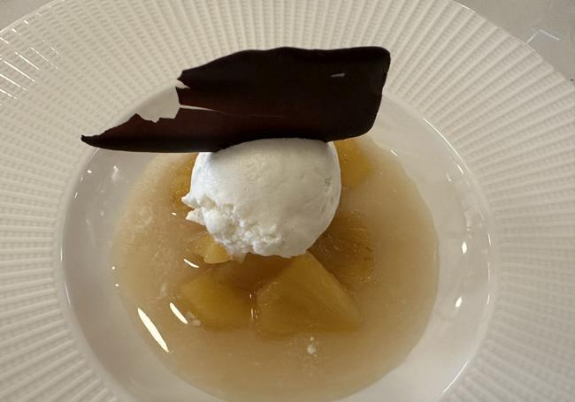 Piña, cocktail y helado.