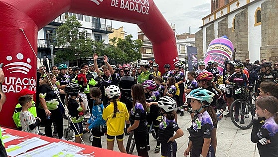 160 corredoras participan en la II edición de la Extremafem 'Es Natural'