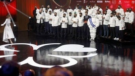 Foto de familia de la gala de 2021 (aún con mascarilla), en la que el restaurante extremeño Versátil consiguió su primera estrella Michelin.