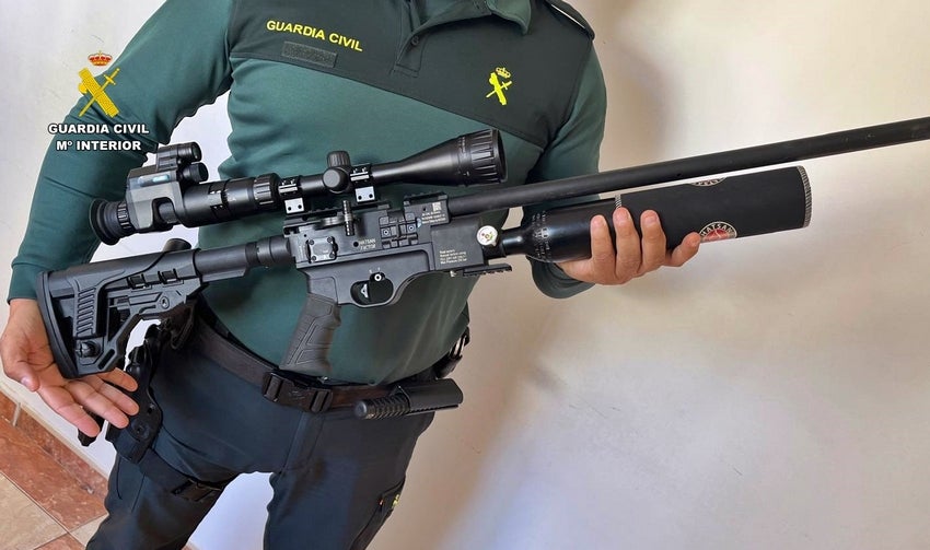 Arma intervenida por la Guardia Civil.