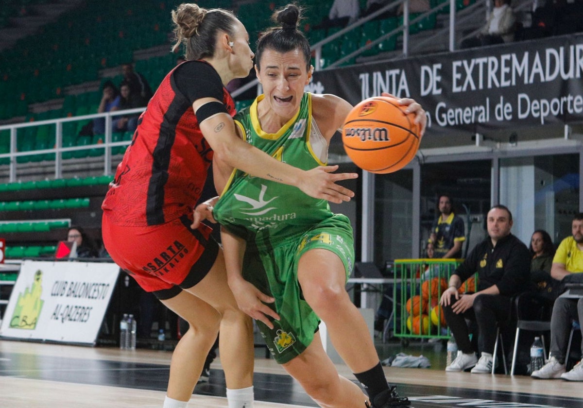 Sara Castro en el partido del Al-Qázeres ante el Barakaldo.