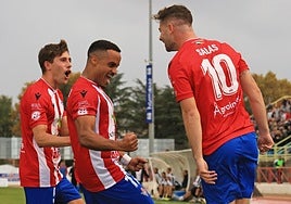 Ponce y Raly celebran el gol de Dani Salas el pasado domingo.