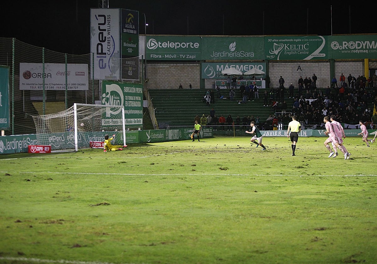 Christian anota el tanto del triunfo en la prórroga del duelo copero ante la Gimnástica Segoviana.