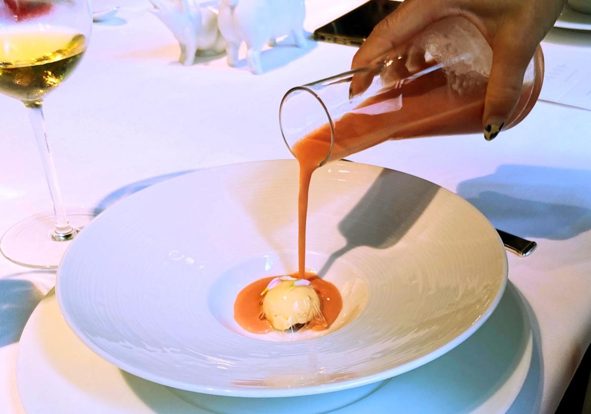 Imagen principal - Jamón con helado de mahonesa y tomate, salchichón y lomo doblao.