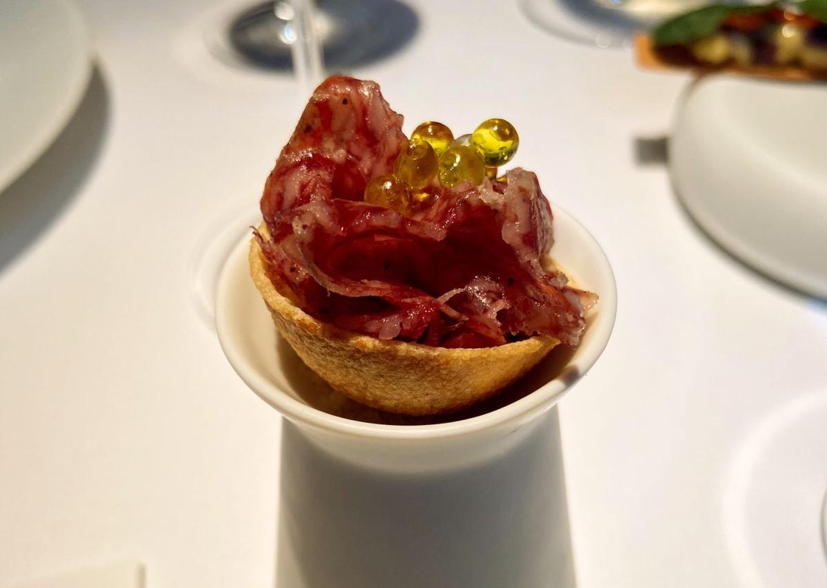 Imagen secundaria 1 - Jamón con helado de mahonesa y tomate, salchichón y lomo doblao.