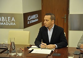 El portavoz parlamentario de Vox en la Asamblea de Extremadura, Óscar Fernández.