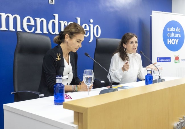 La periodista Cristina Núñez fue la encargada de presentar a Carmen Posadas.