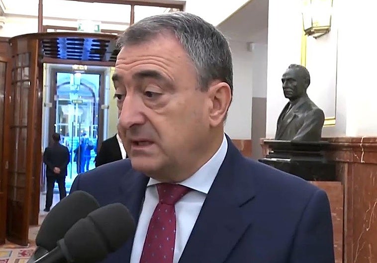 Aitor Esteban no ve «nada sospechoso» en el caso de Azagra, aunque aboga por aclararlo