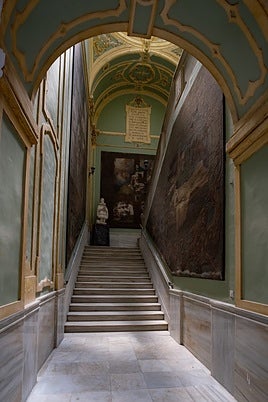 La escalera noble del antiguo Hospital Provincial.